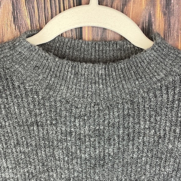 Woman’s Free Generation Los Angeles Gray Sweater With Bell Cuffs-Size M - Picture 8 of 11